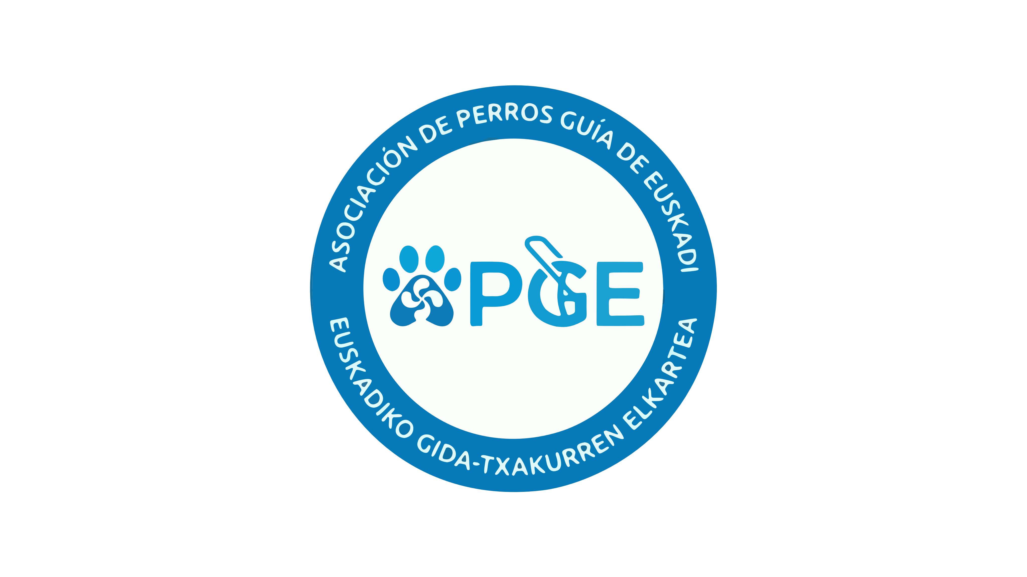 Descripción de imagen: Logotipo circular azul centrado sobre fondo blanco. En el anillo exterior aparece texto blanco sobre azul: en la parte superior ASOCIACION DE PERROS GUIA DE EUSKADI y en la parte inferior EUSKADIKO GIDA-TXAKURREN ELKARTEA. En el centro forma APGE: la A esta representada por una huella de perro azul; dentro de la almohadilla central hay un lauburu, figura de brazos curvos. A la derecha estan las letras PGE en mayusculas, en degradado azul. En la G hay un dibujo de un arnes de perro guia que sale hacia arriba e invade el interior de la letra.